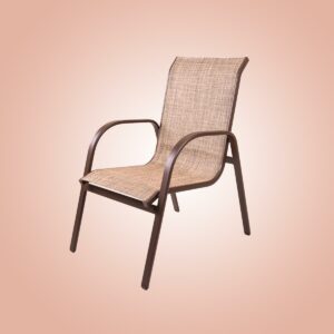 Cadeira Cannes, estrutura de alumínio e com braços e acabamento em Tela Sling. Foto Diagonal